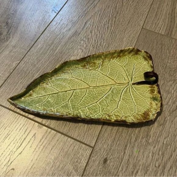 Hand made pottery leaf shape clay try by local Canadian Artist in Waterloo - Picture 2 of 5